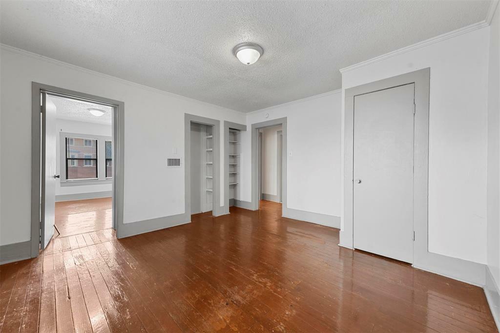 Property Photo:  1116 N Bell Avenue Unit 3  TX 76209 