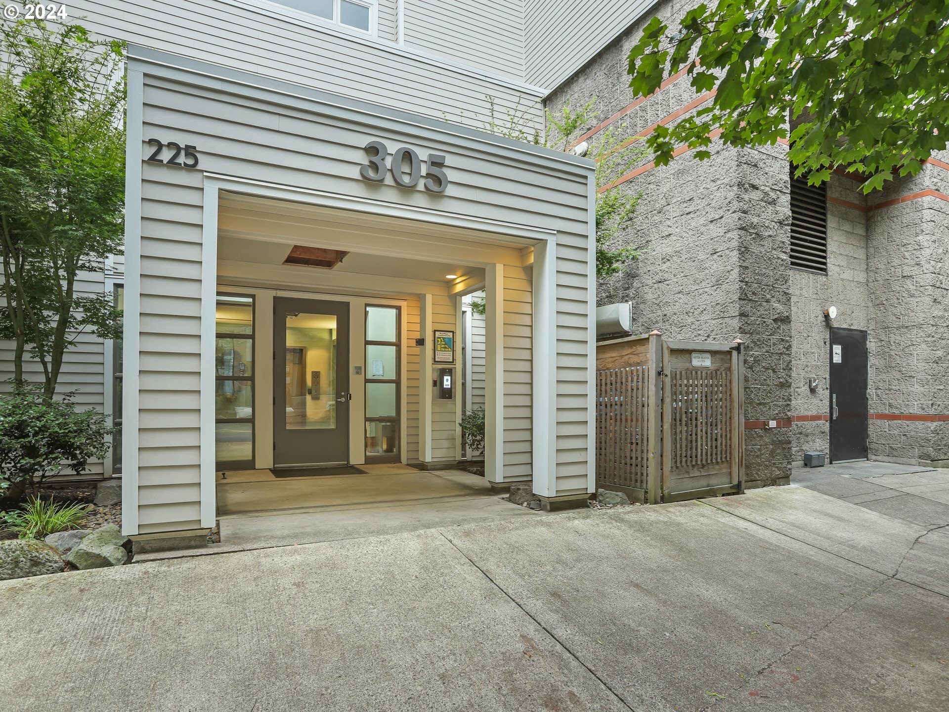 Property Photo:  305 S Montgomery St F502  OR 97201 