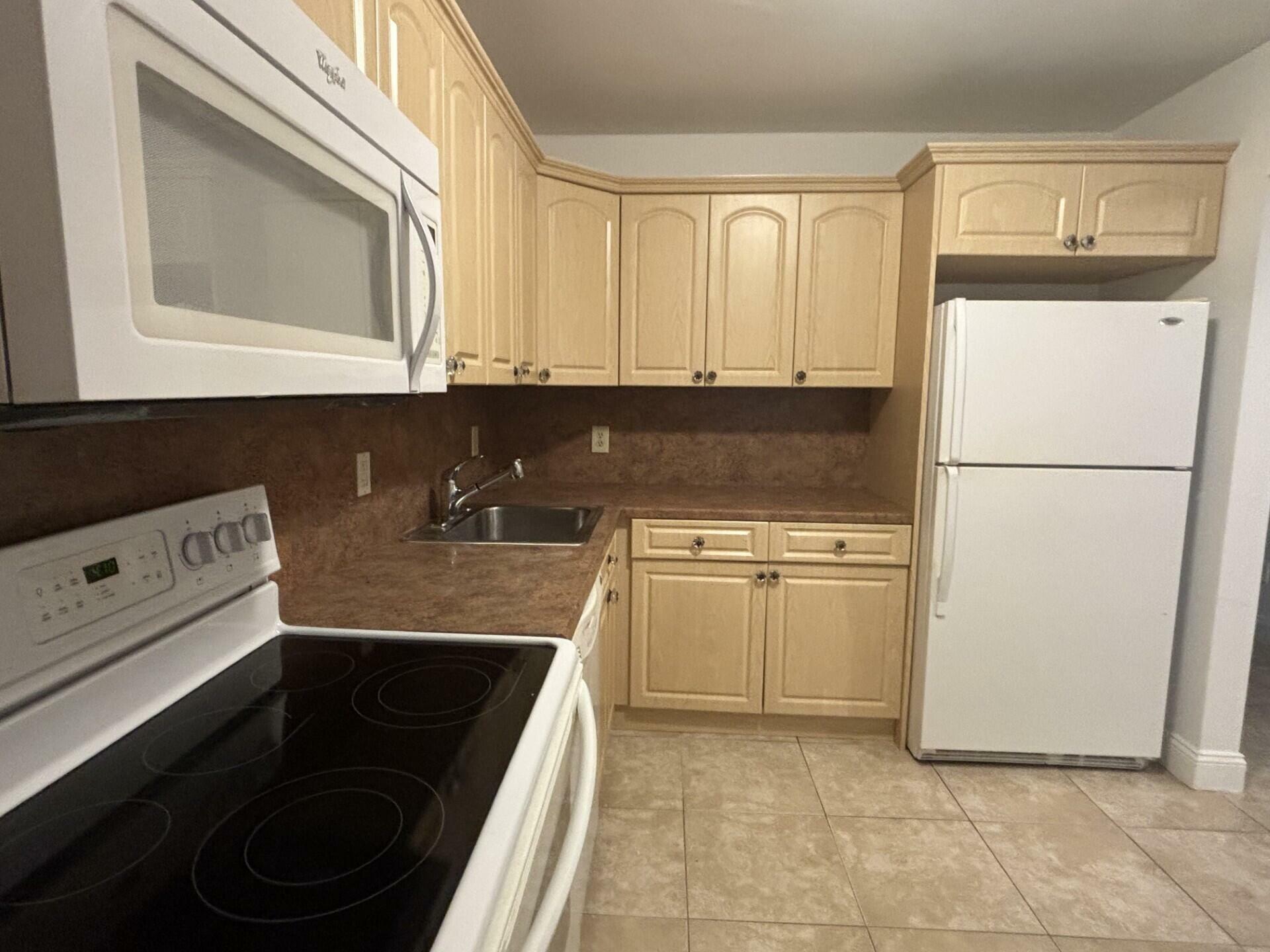 Property Photo: 9264 Vista Del Lago H FL 33428