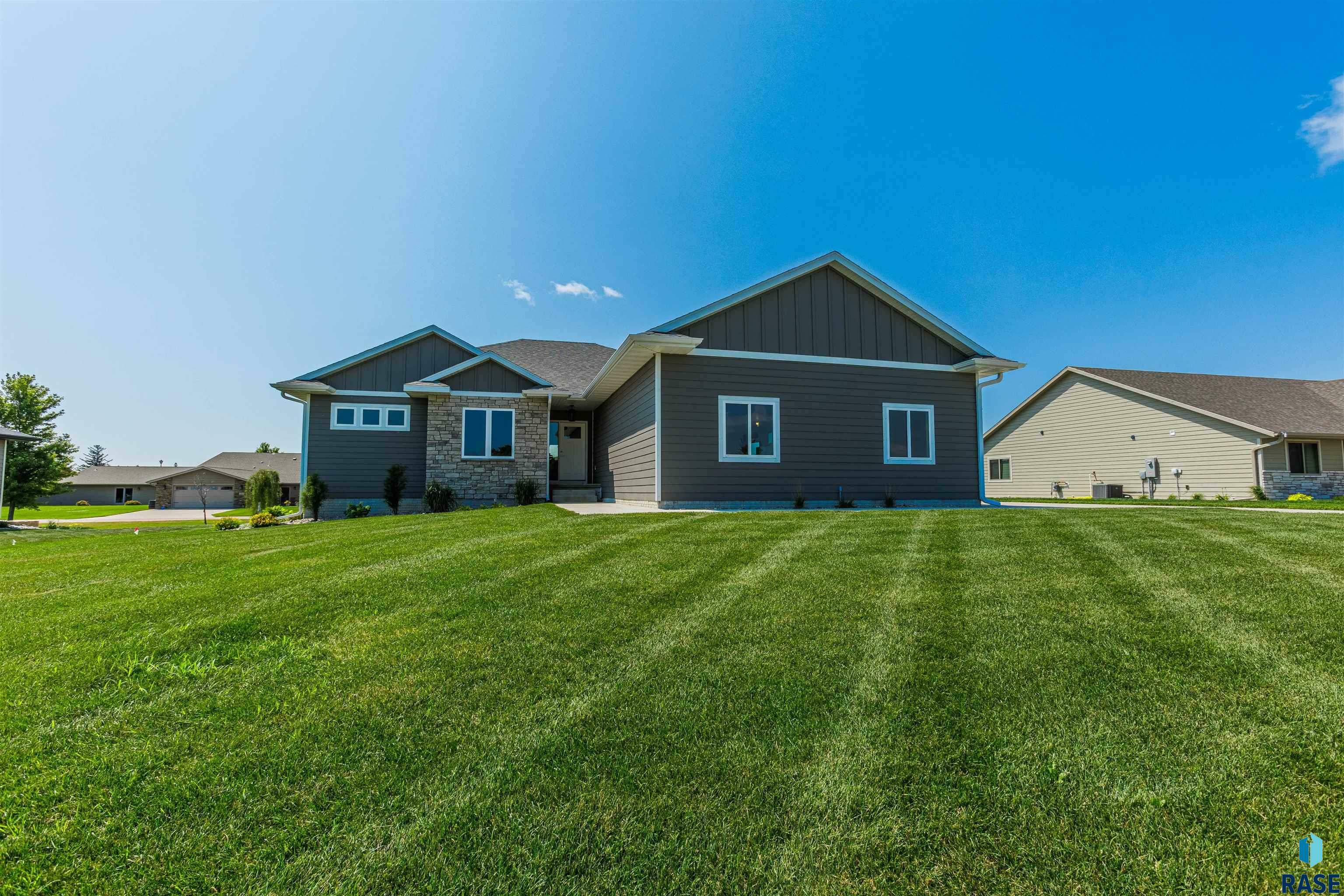 Property Photo:  204 S 15th Ave  IA 51246 