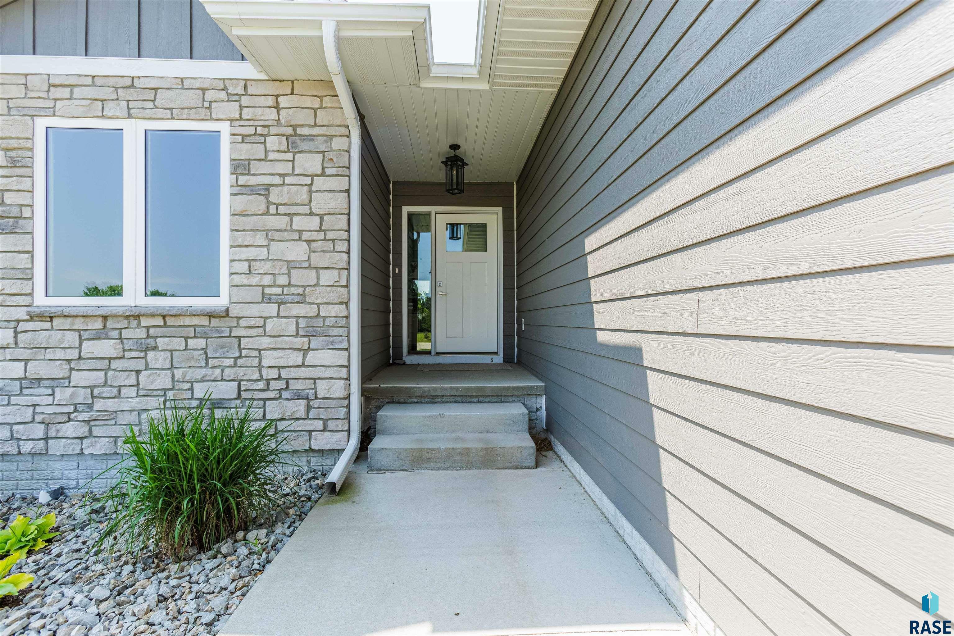 Property Photo: 204 S 15th Ave IA 51246