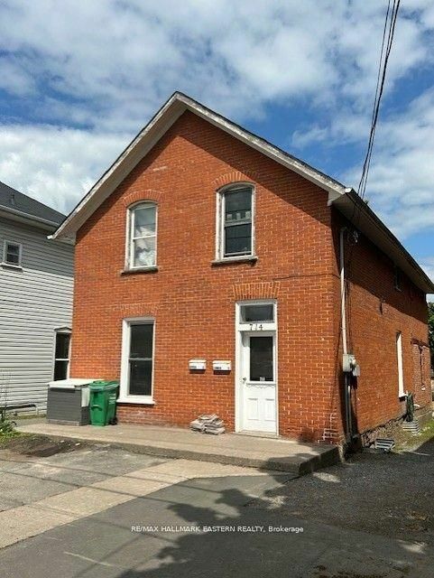 Photo de la propriété:  714 Water St  ON K9H 3N3 