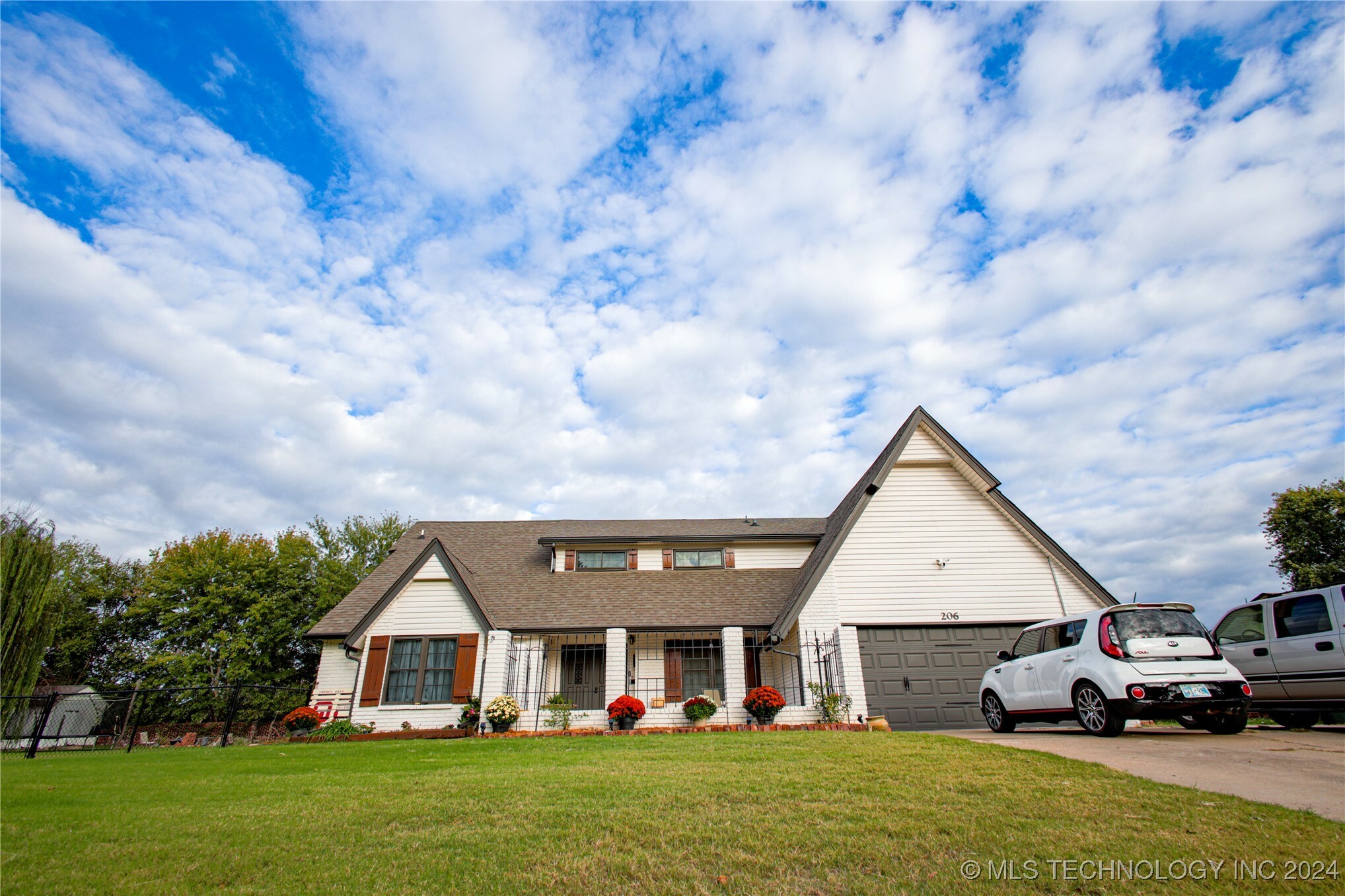 Property Photo:  206 Phoenix Village Road  OK 74403 