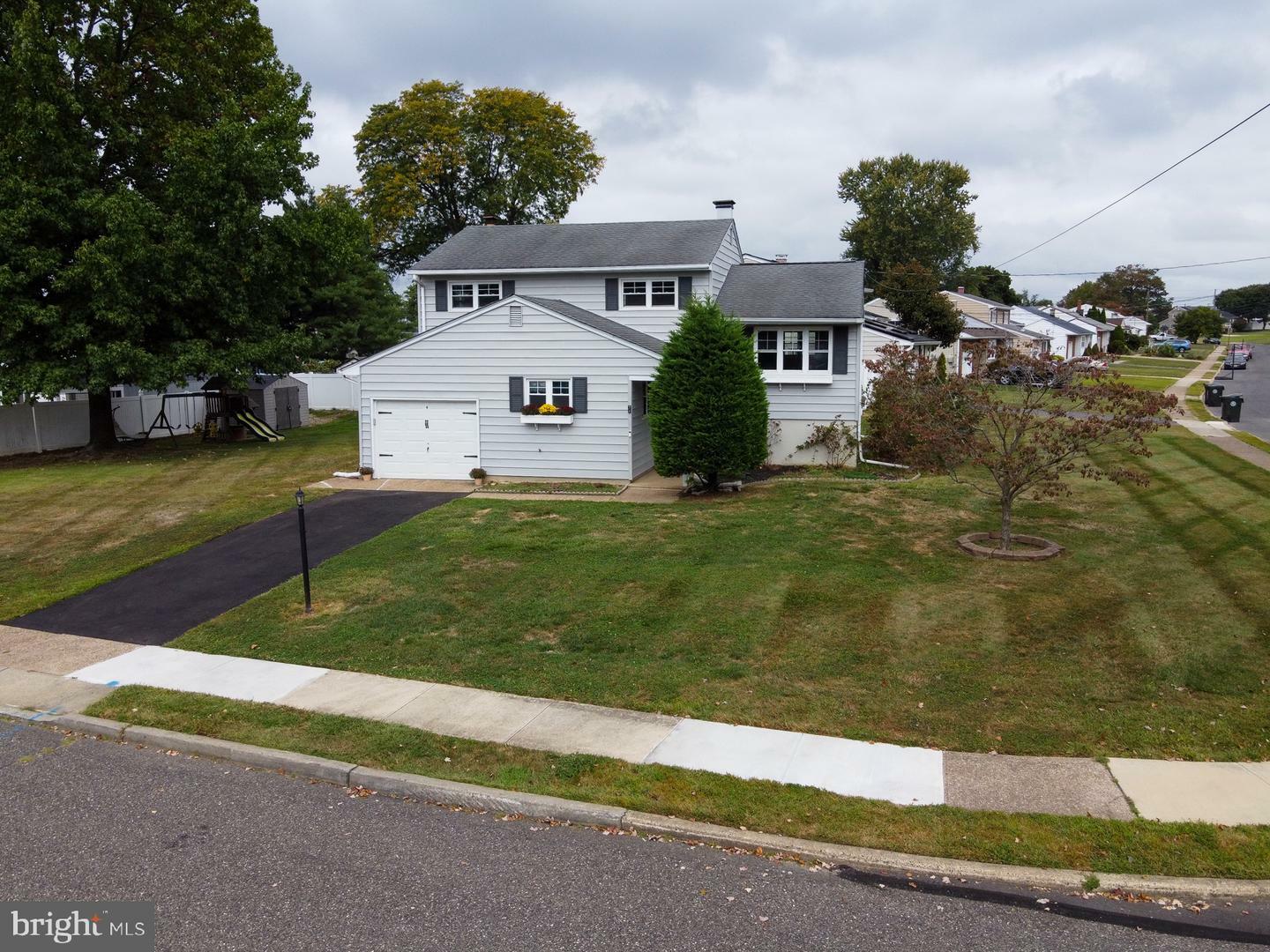 Property Photo:  7 Vine Way  NJ 08505 