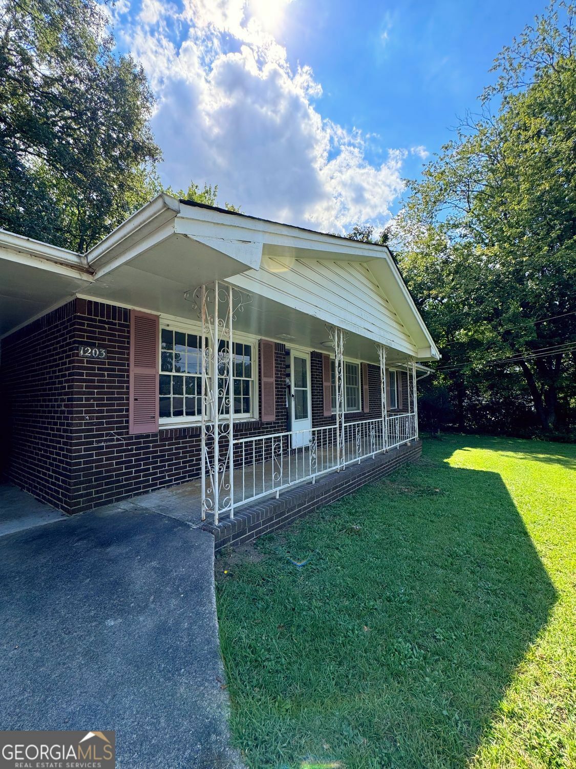 Property Photo:  1203 Robin Road Northeast Road NE  GA 30012 