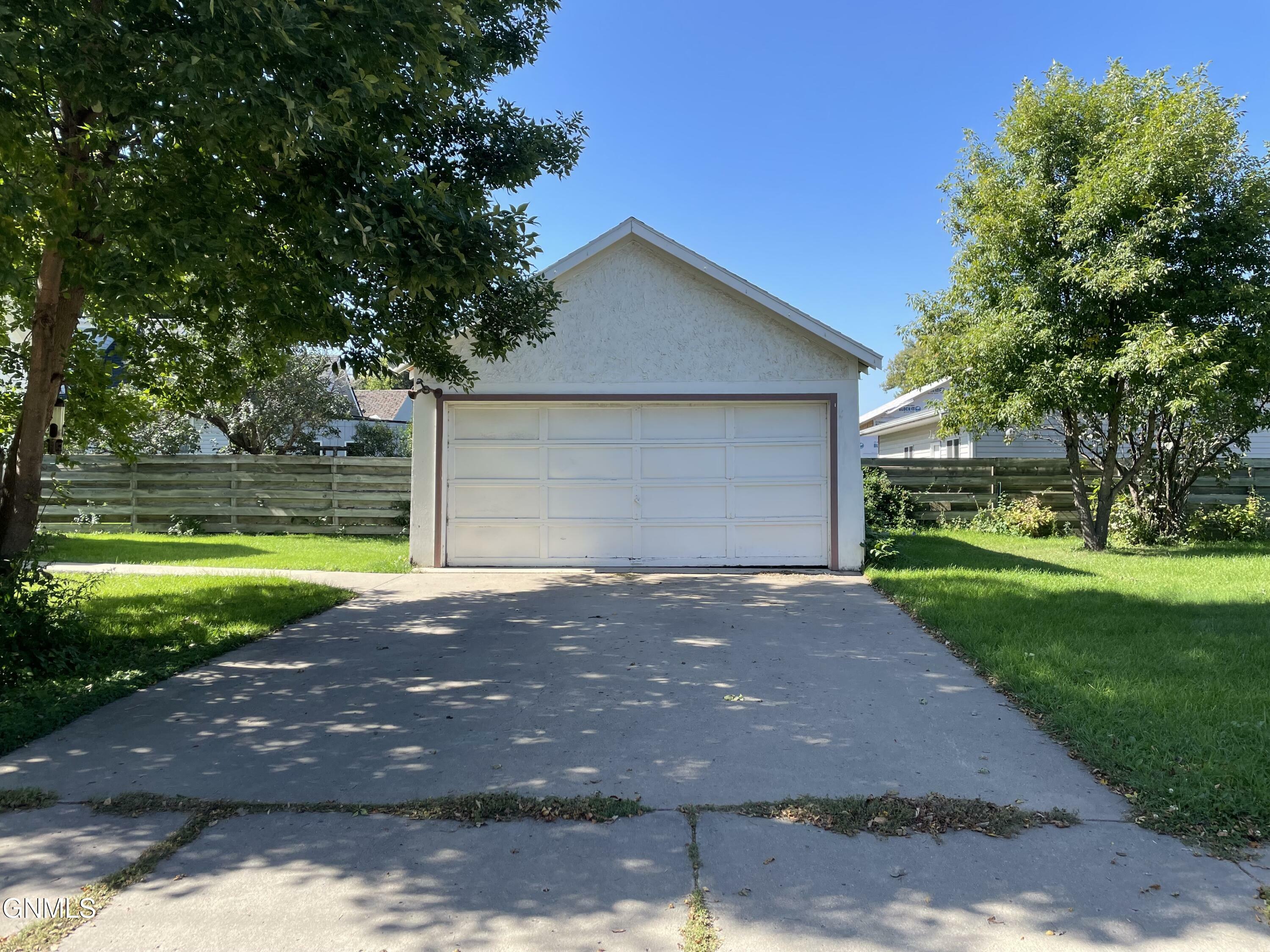 Property Photo:  502 3rd Street SW  ND 58401 