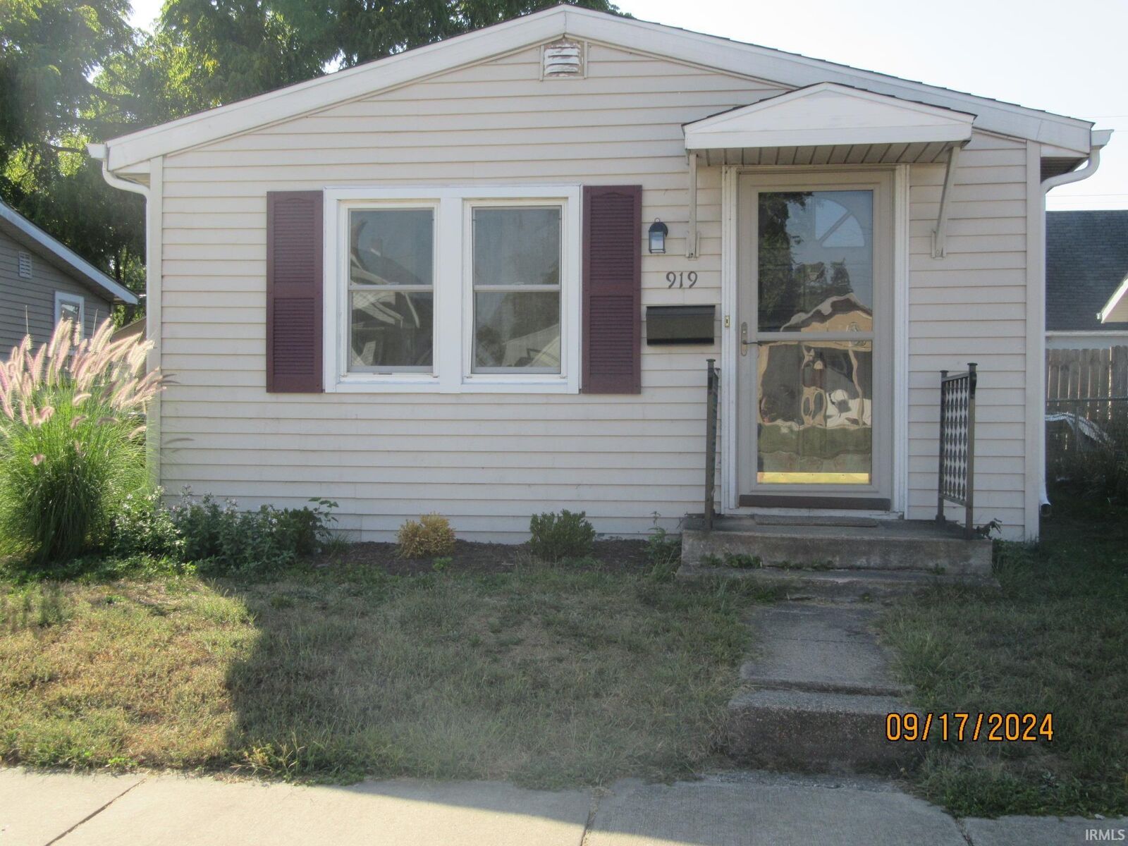 Property Photo:  919 Meridian Street  IN 46544-4643 