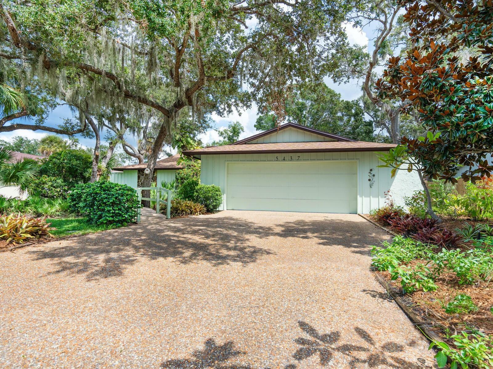 Property Photo:  5437 Creeping Hammock Drive  FL 34231 