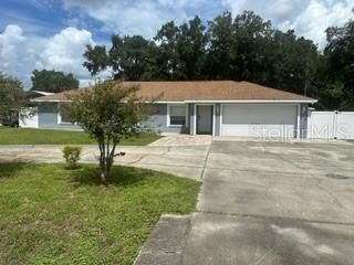 Property Photo: 1304 Polk City Road FL 33844