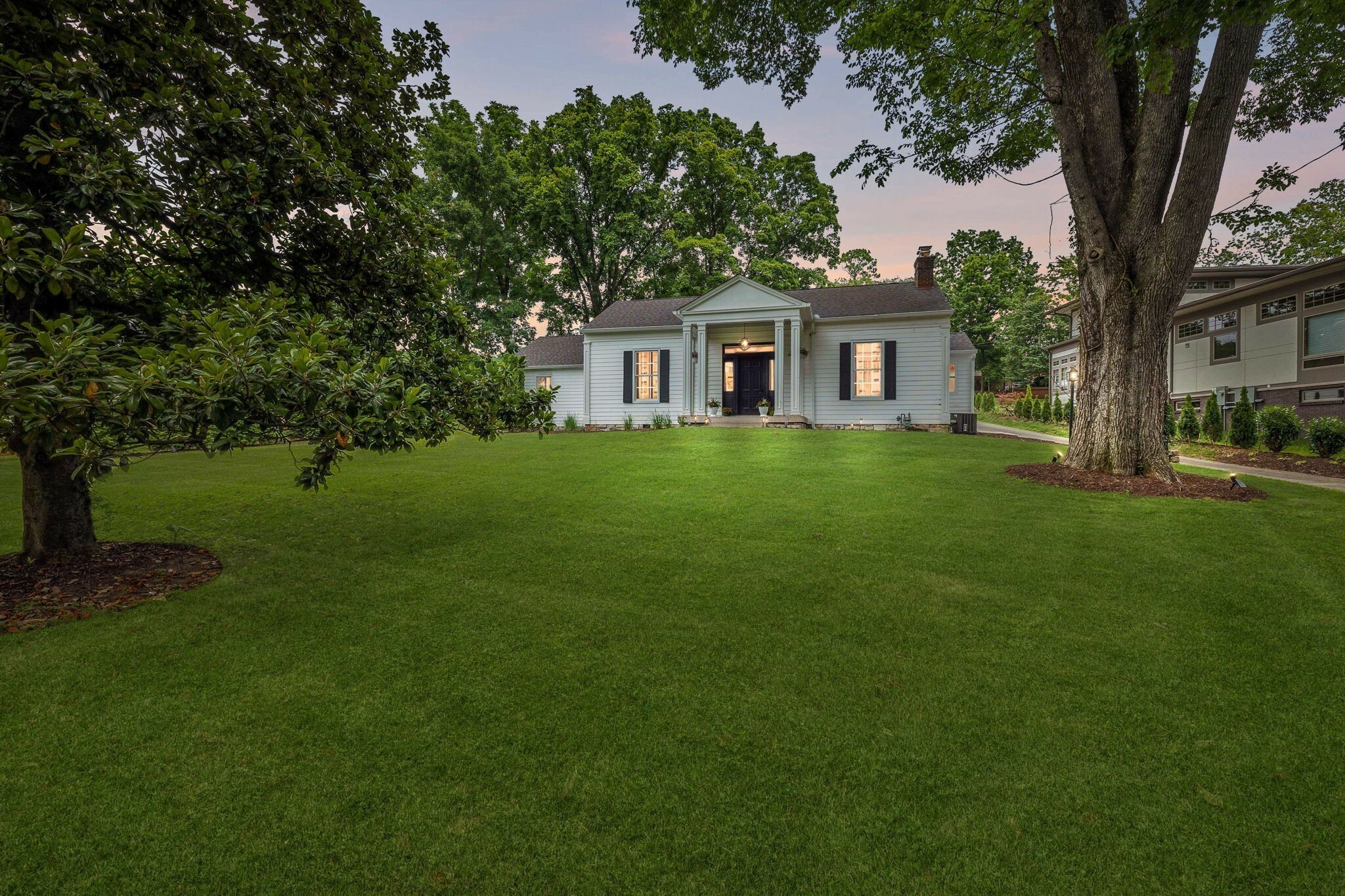 Property Photo:  2126 Sharondale Dr  TN 37215 