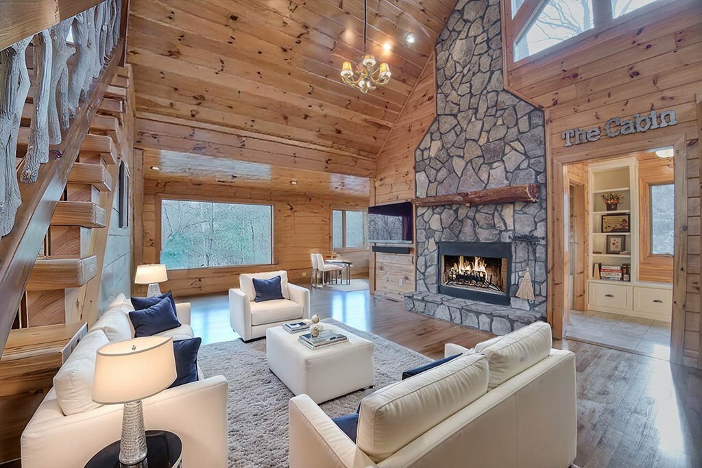 Property Photo: 112 N Hiawatha Trail GA 30513