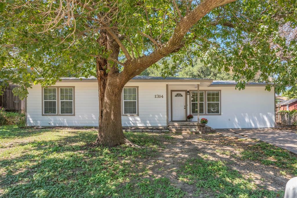 Property Photo:  1314 S Lamar Street  TX 76086 