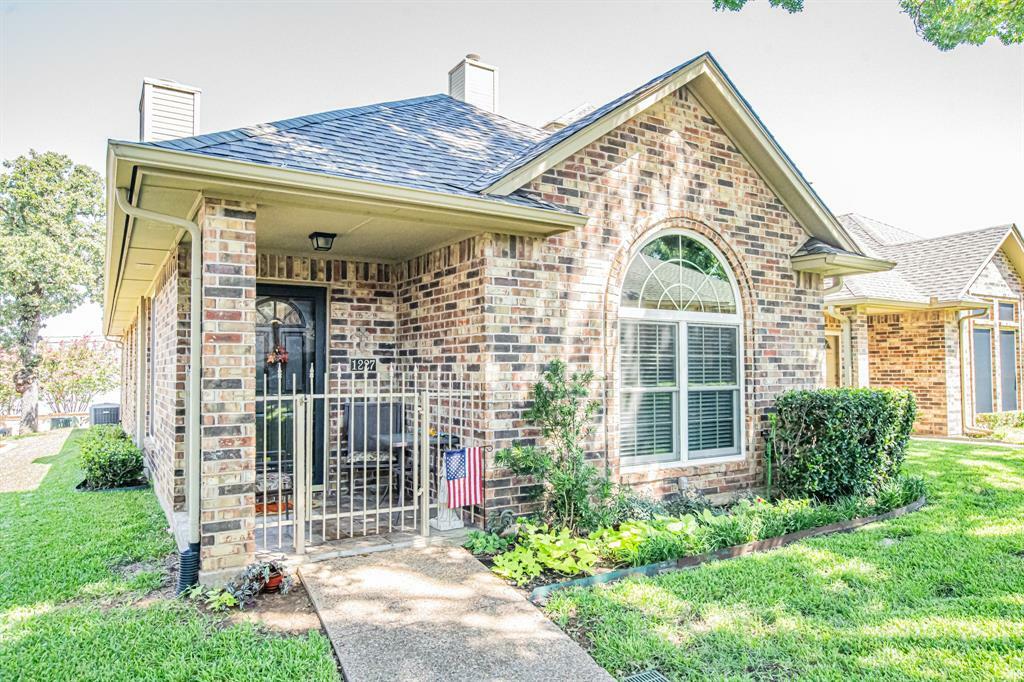 Photo de la propriété:  1227 Woodland Park Drive  TX 76053 