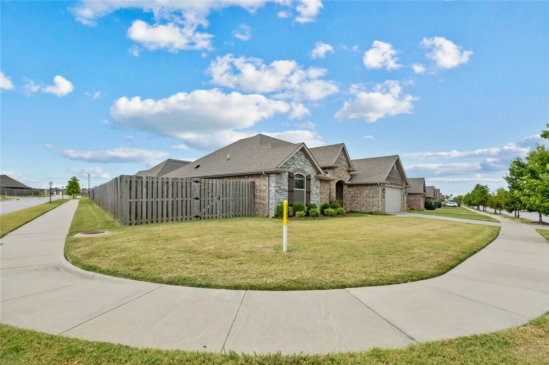 Property Photo:  4725 W Oldham Drive  AR 72704 