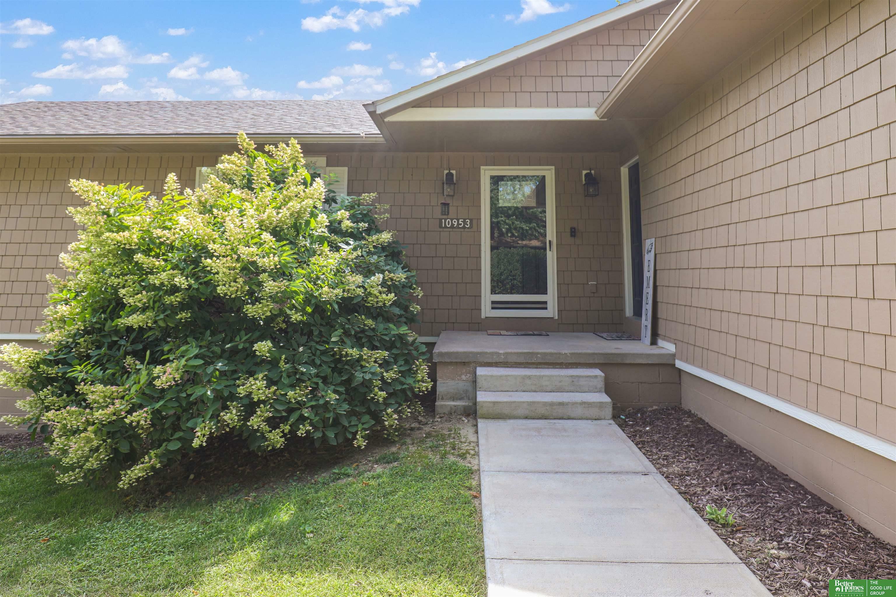 Property Photo:  10953 Arrowhead Drive  NE 68008 