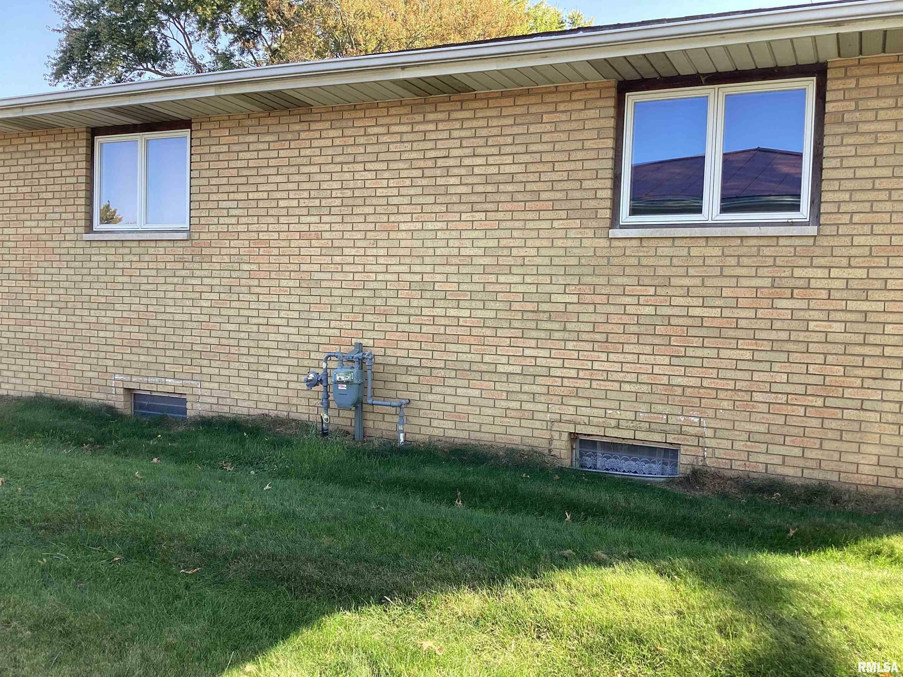 Property Photo:  606 N Runkle Street  IL 61536 