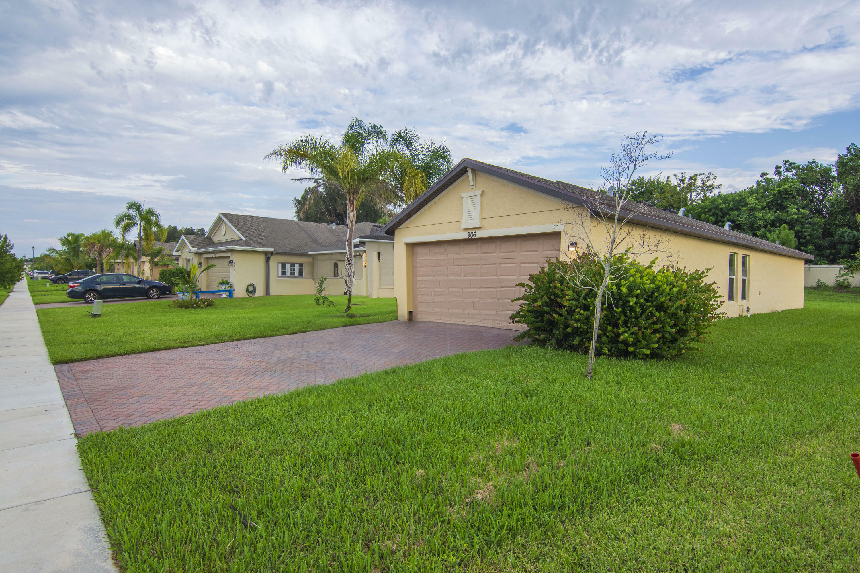 Property Photo:  906 Bent Creek Drive  FL 34947 