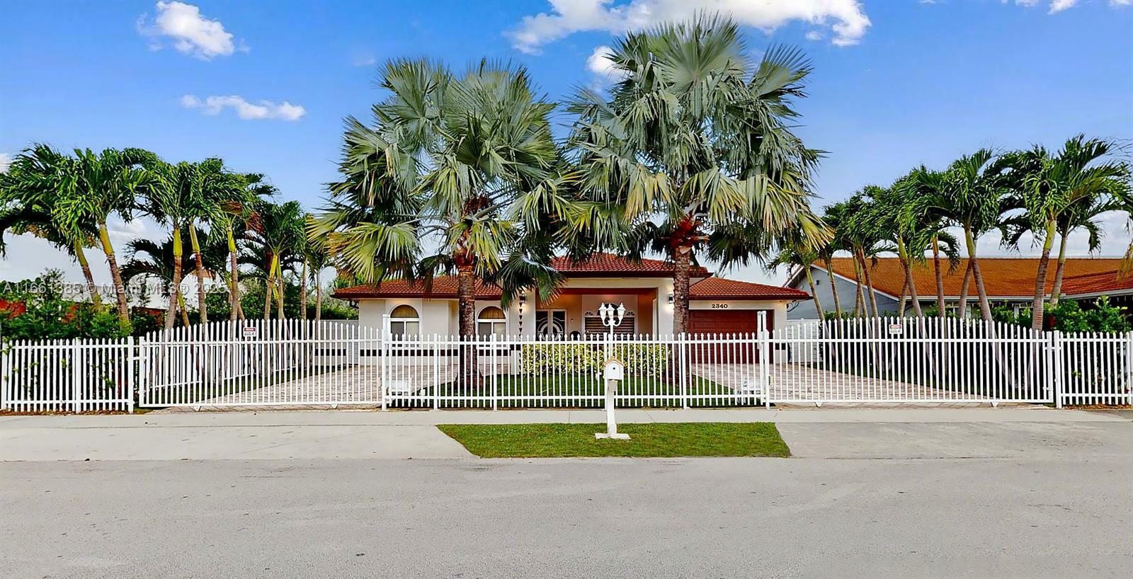 Property Photo:  2340 SW 139th Ave  FL 33175 