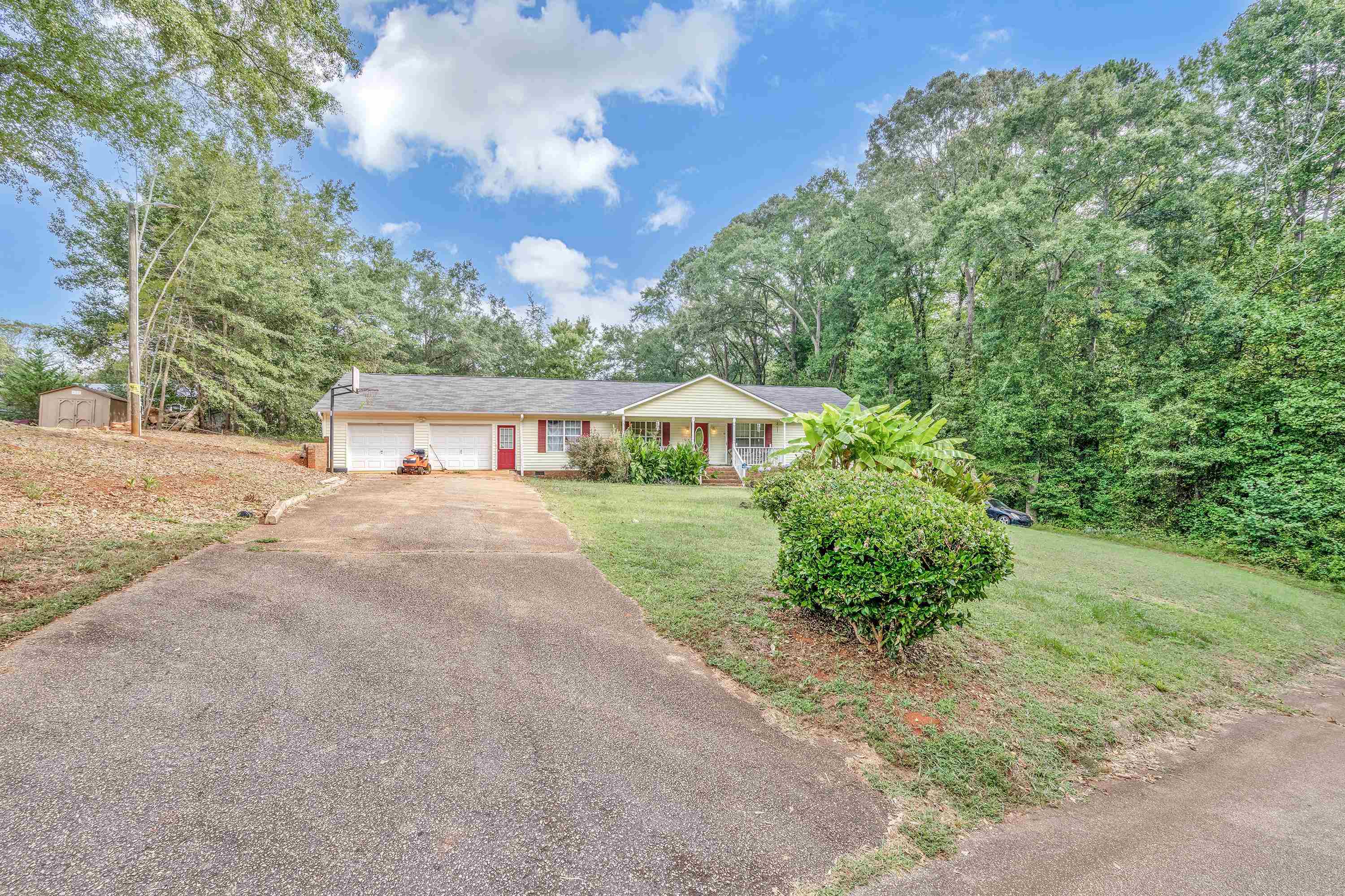 Property Photo:  3 McDowell Drive  SC 29303 