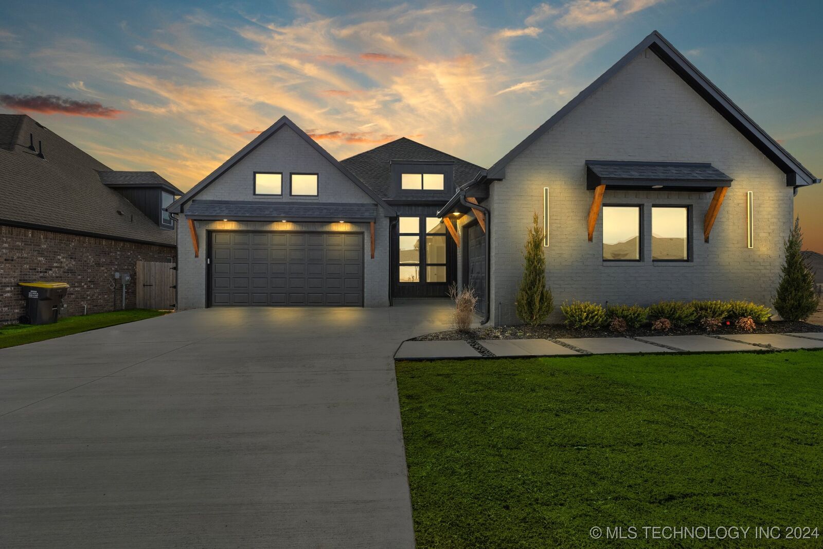 Property Photo: 2146 E 138th Street S OK 74008