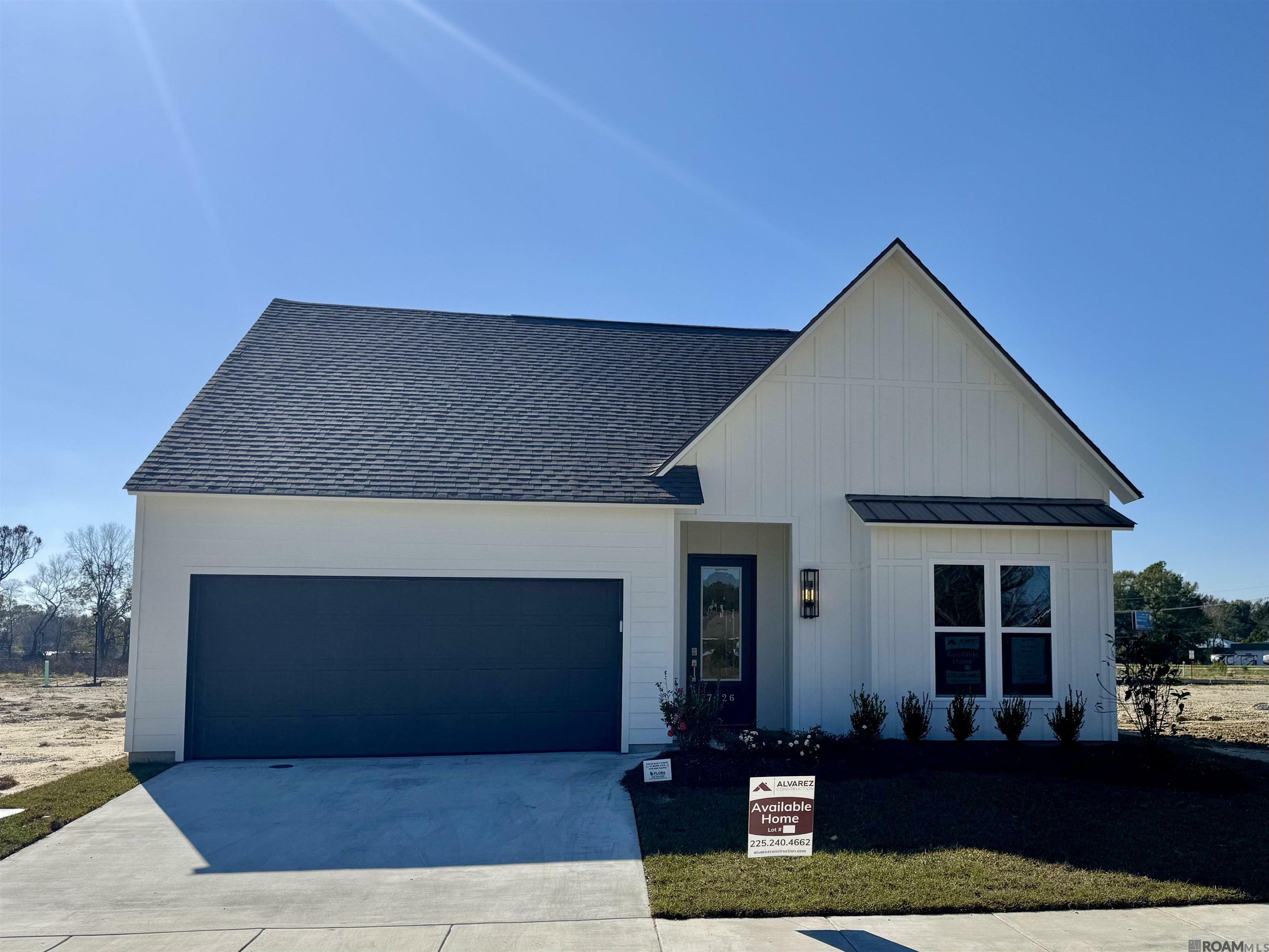 Property Photo: 7626 Silverside Cove Dr LA 70810