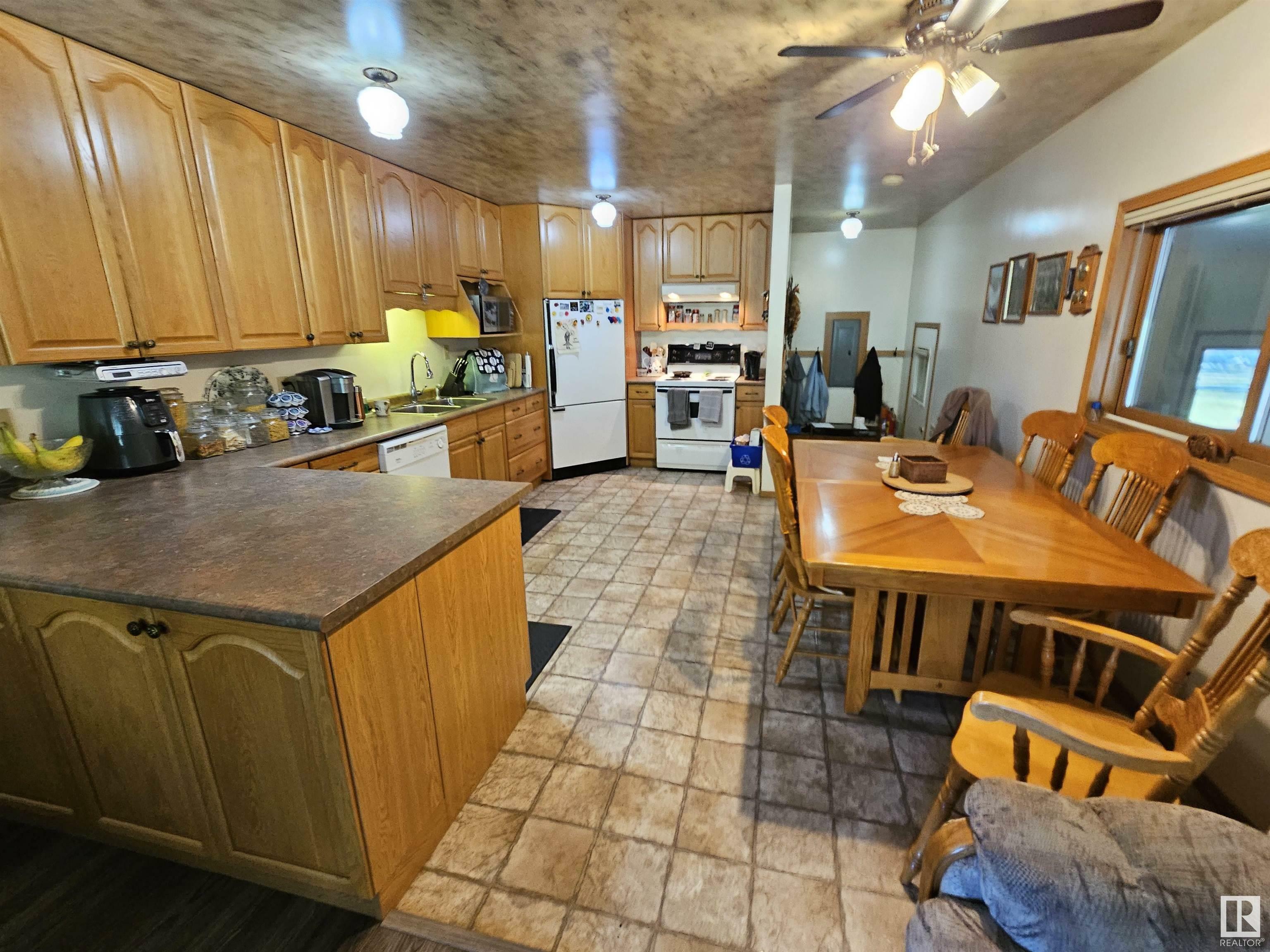 Property Photo:  51120 Rge Rd 73  AB T7A 0B9 