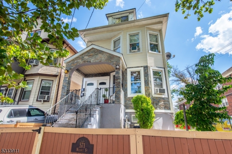 Property Photo:  571 Walnut St  NJ 07201 