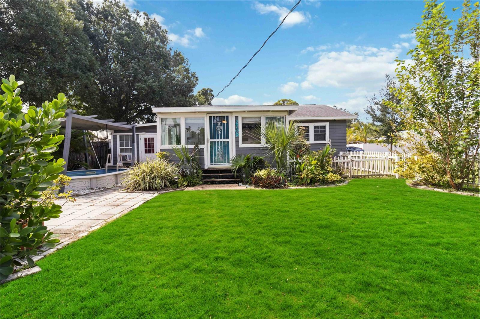 Property Photo:  2709 3rd Avenue W  FL 34205 