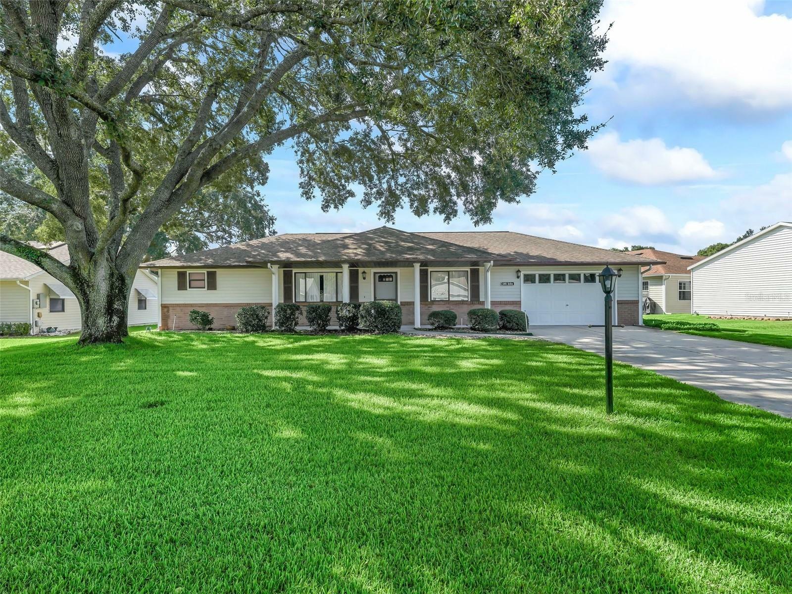 Property Photo:  2301 Bonnie View Court  FL 34788 