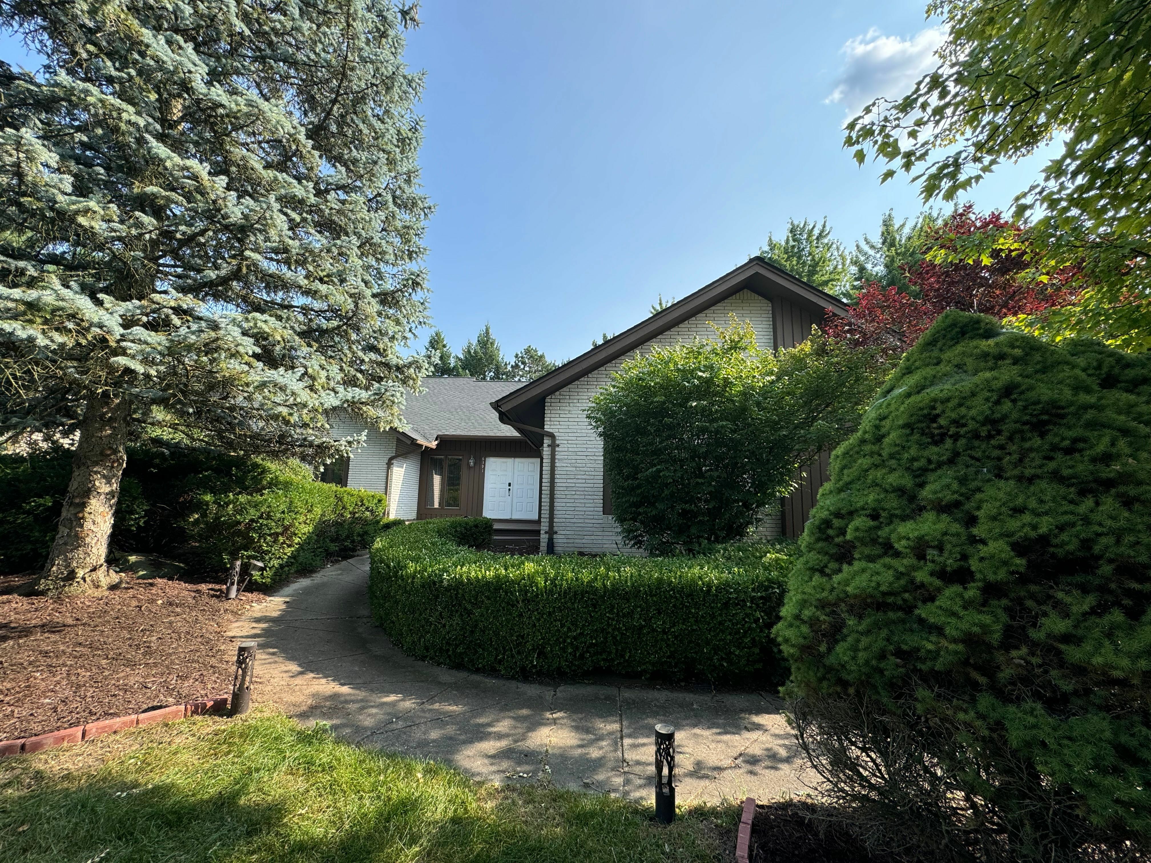 Property Photo:  6391 Denton Drive  MI 48098 2006 