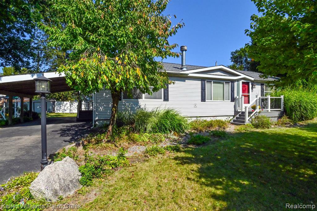 Property Photo: 726 Amberwood Street MI 48326 1134