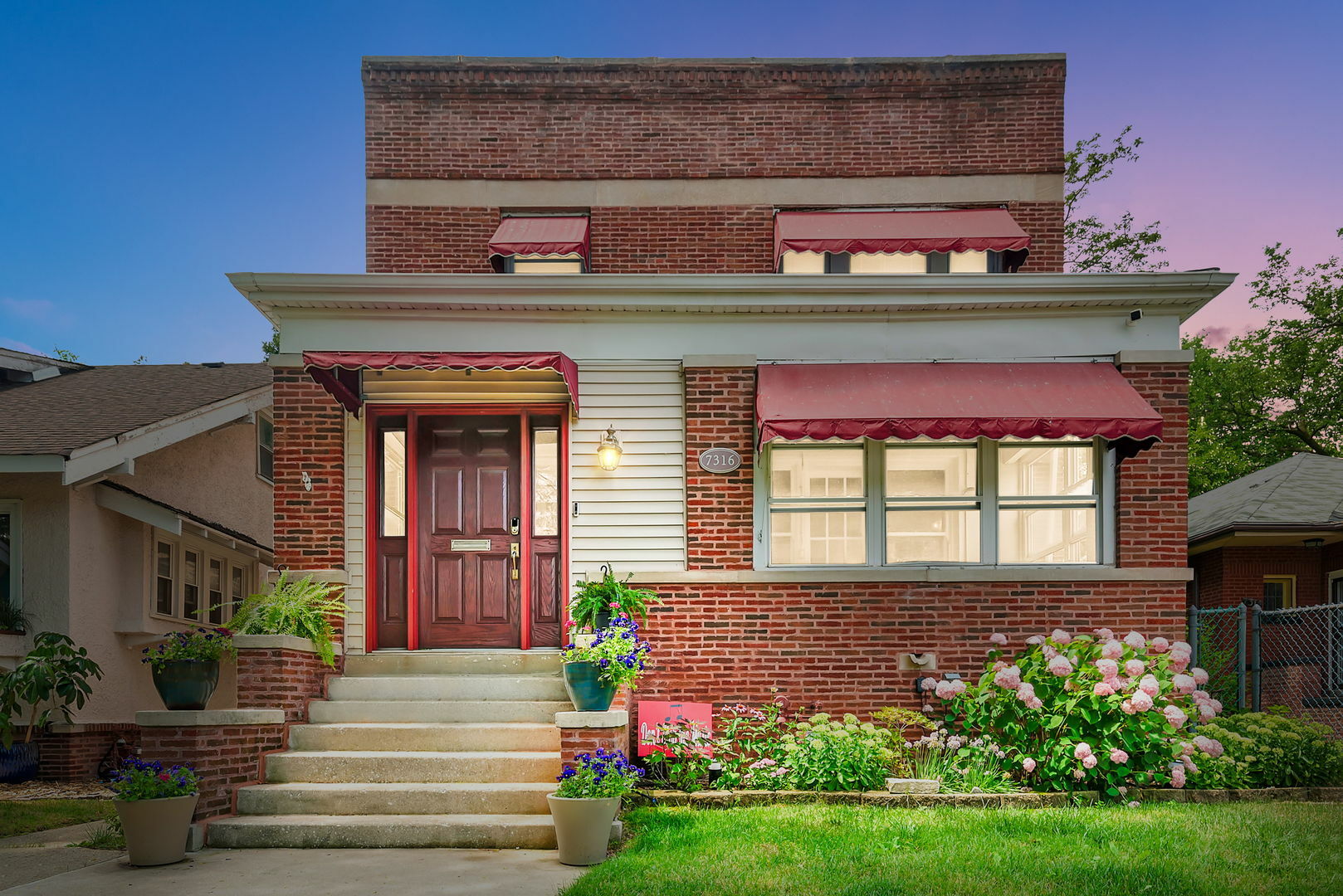 Property Photo:  7316 S Paxton Avenue  IL 60649 