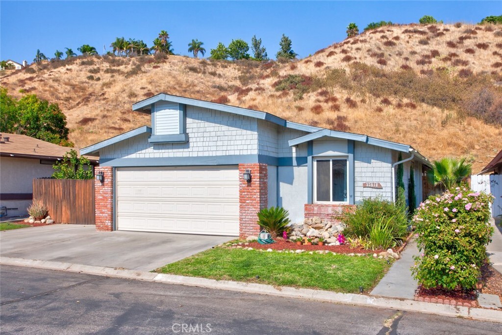 Property Photo: 32018 Quartz Lane CA 91384