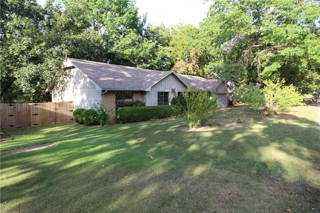 Property Photo:  2256 E Gentle Oaks Lane  AR 72703 