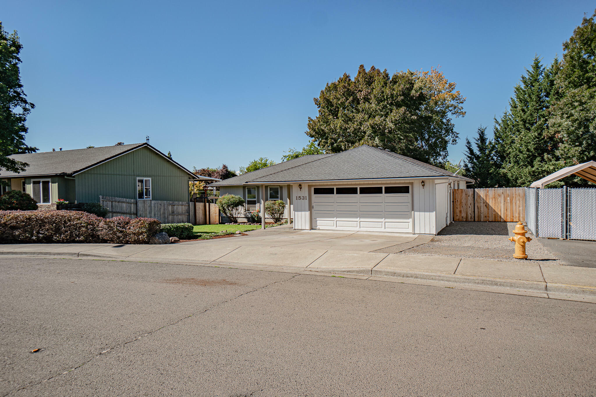 Property Photo:  1531 N Modoc Avenue  OR 97504 