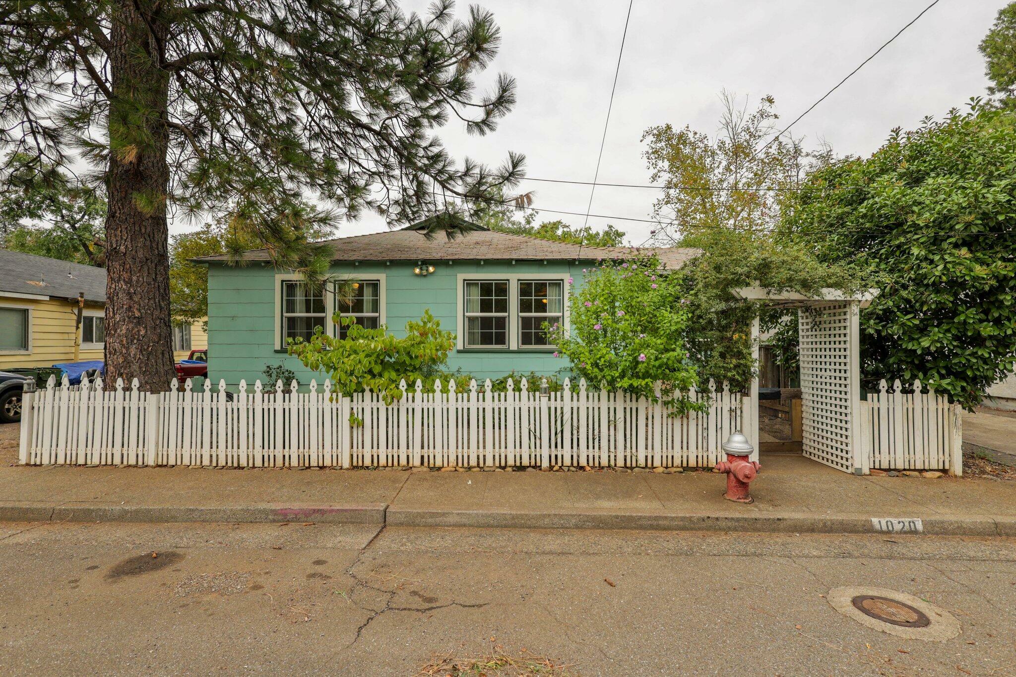 Property Photo:  1020 East Street  CA 96001 