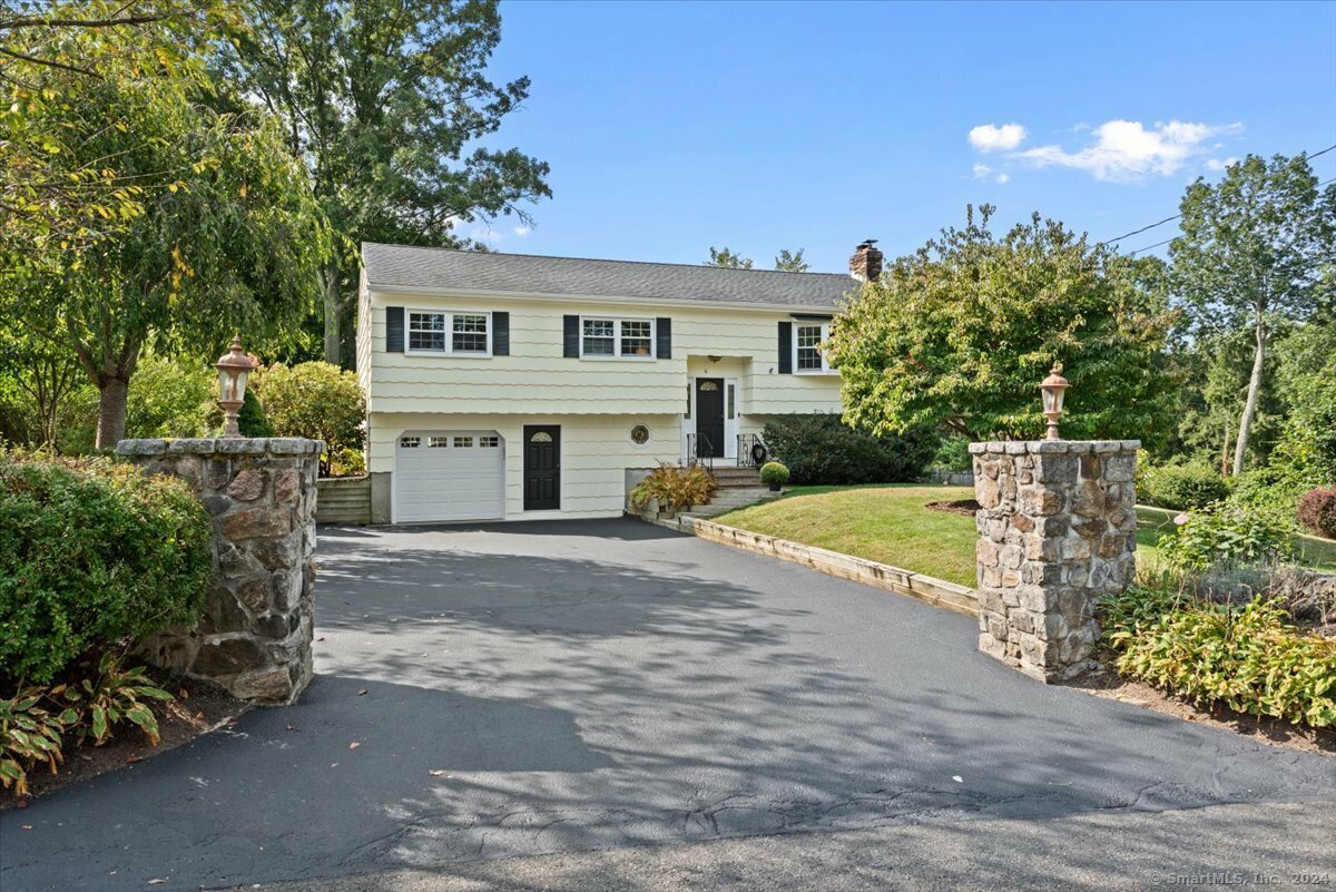 4 Beach Drive  Danbury CT 06811 photo