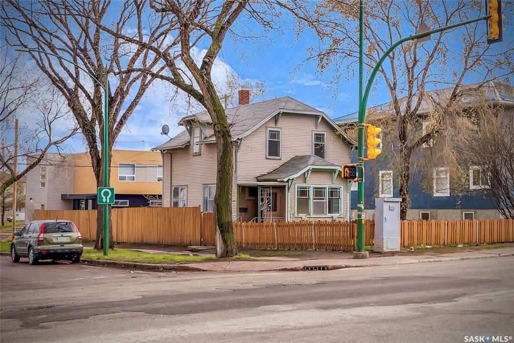 Property Photo:  1501 20th Street W  SK S7M 0Z5 