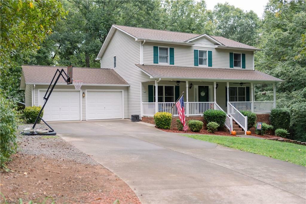 Property Photo:  401 Raven Oak Drive  NC 28697 