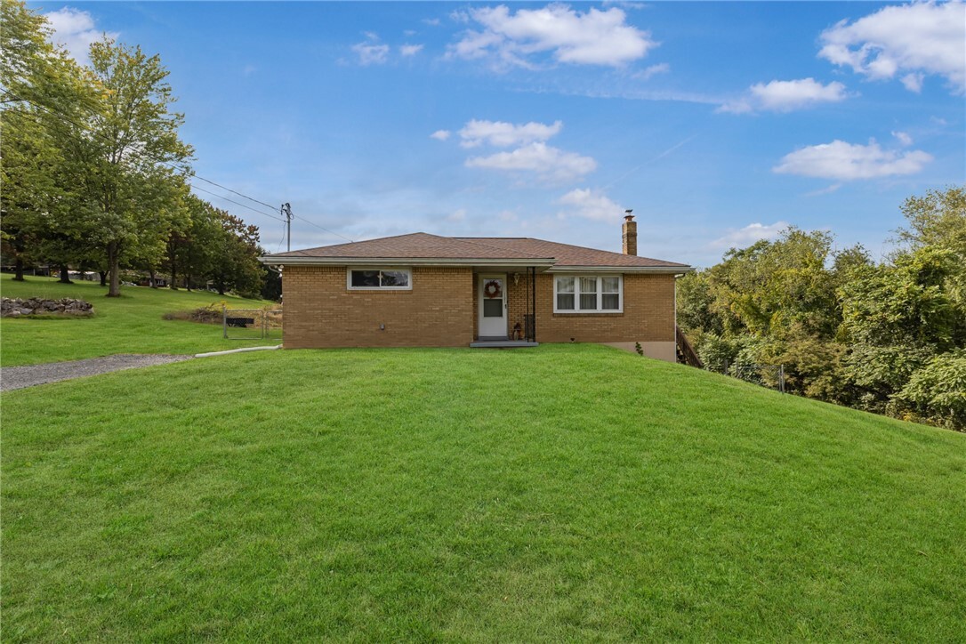 Property Photo: 1121 Deer Lane Ext PA 15066