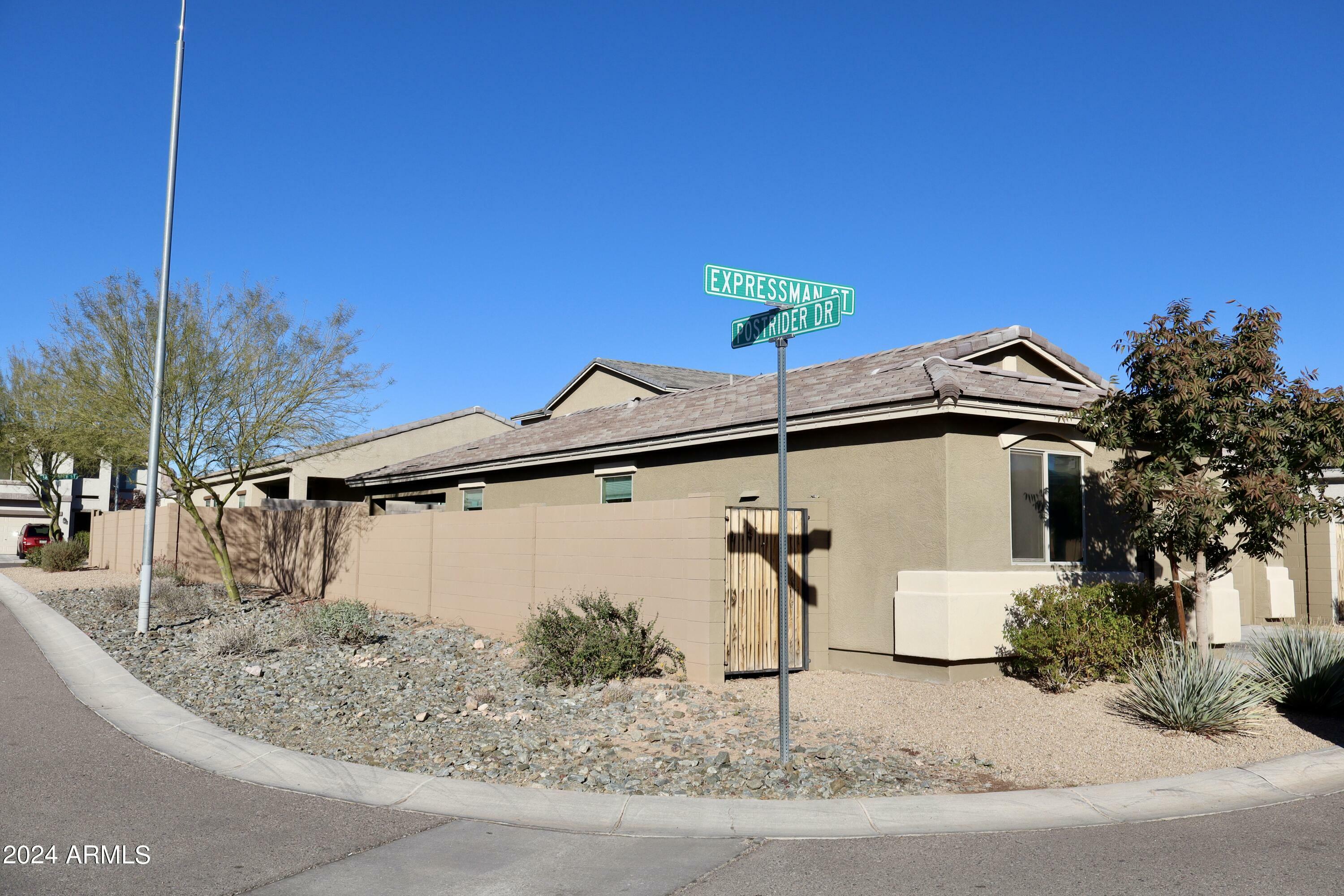 Property Photo:  1940 W Expressman Street  AZ 85120 