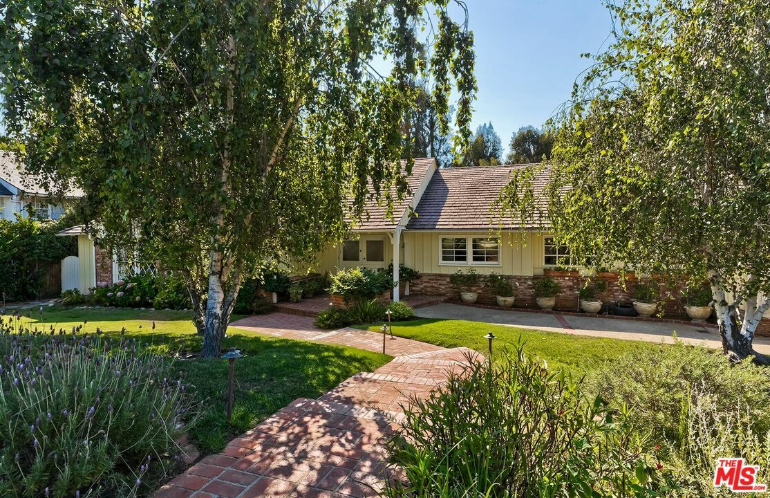 Property Photo:  243  N Layton Dr  CA 90049 