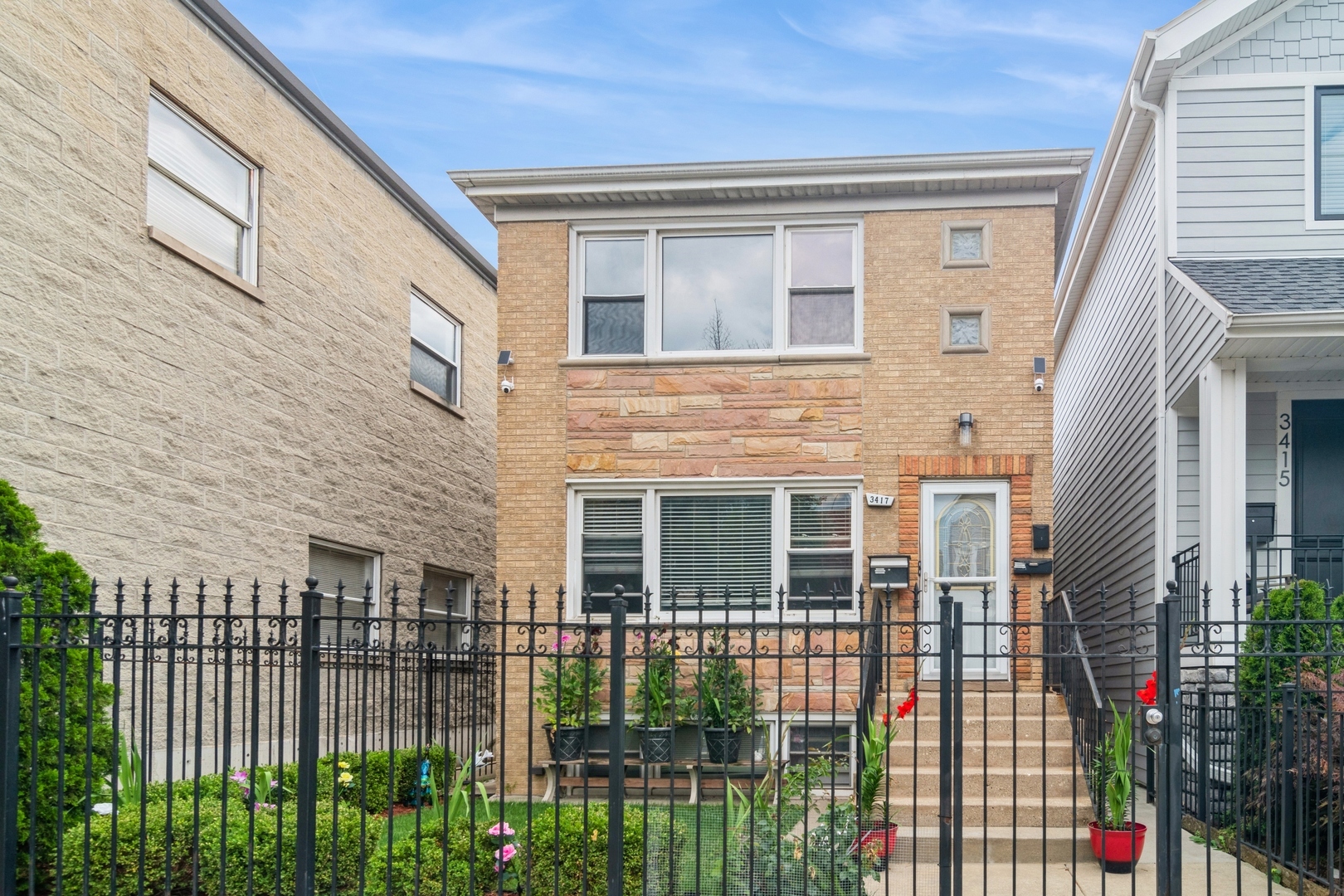 Property Photo:  3417 N Damen Avenue 2  IL 60618 