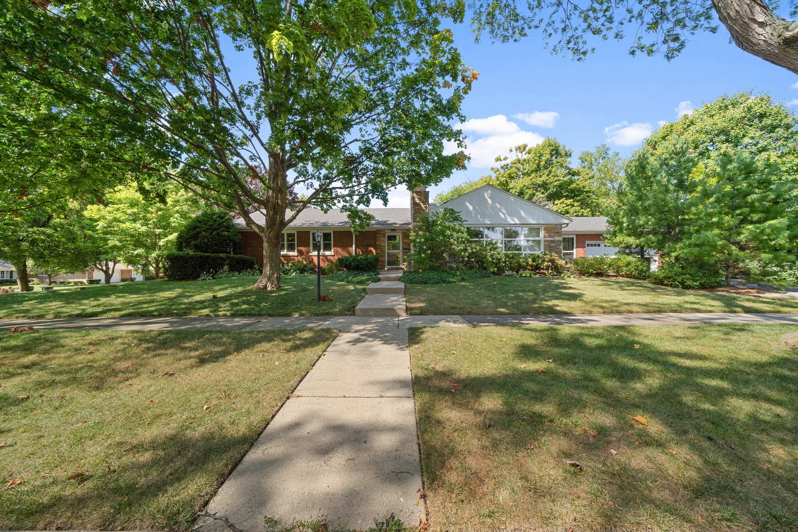 Property Photo:  400 Lincoln Avenue  IL 60044 