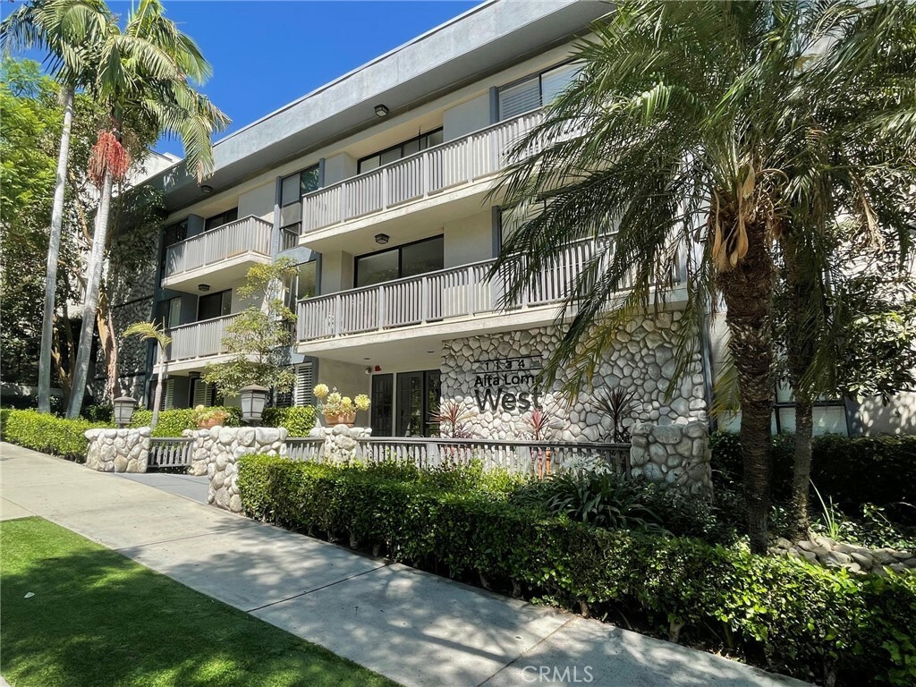 Property Photo: 1134 Alta Loma Road 103 CA 90069