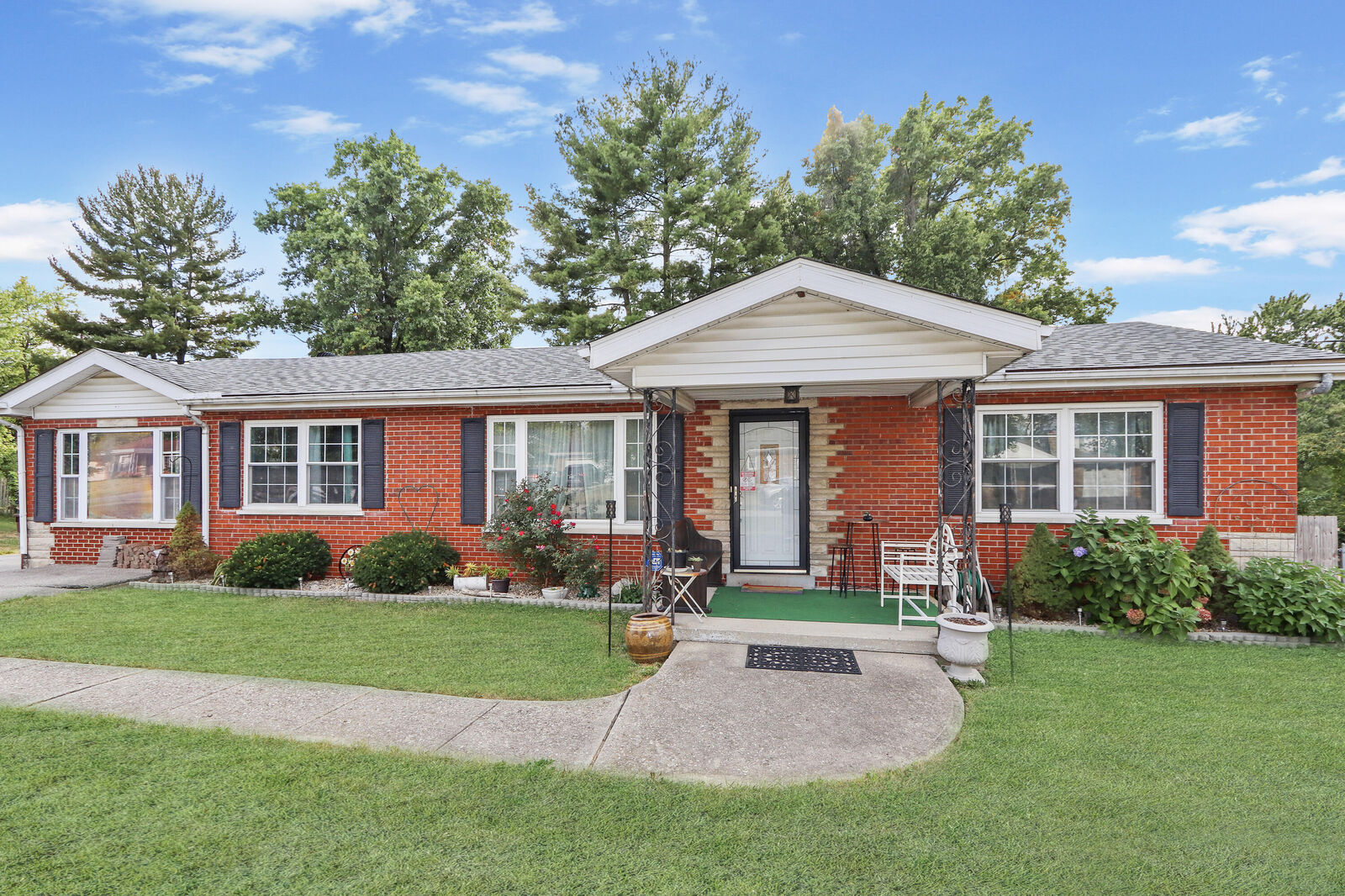 Property Photo: 8 Lacresta Drive KY 41042