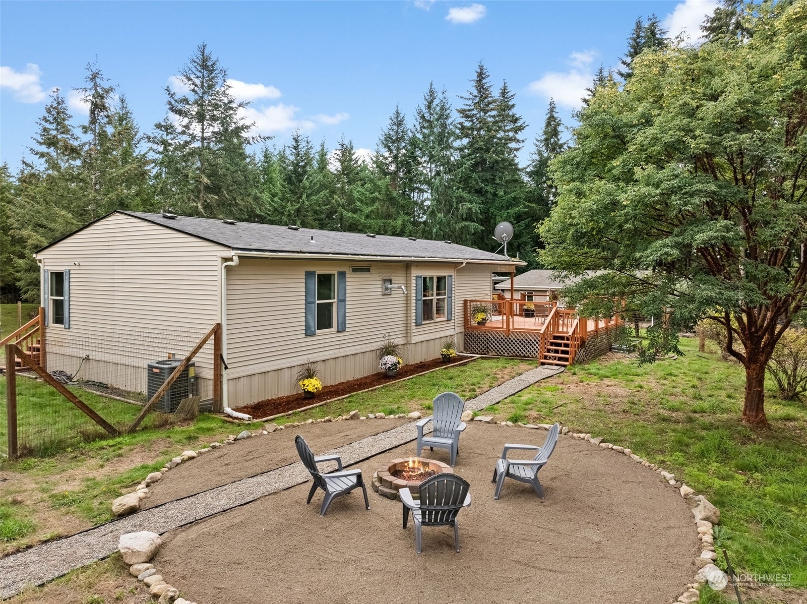 Property Photo:  5522 SW Paradise Lane  WA 98367 