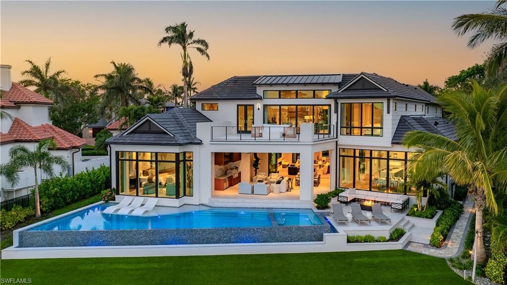 Property Photo: 3131 Gin Ln FL 34102
