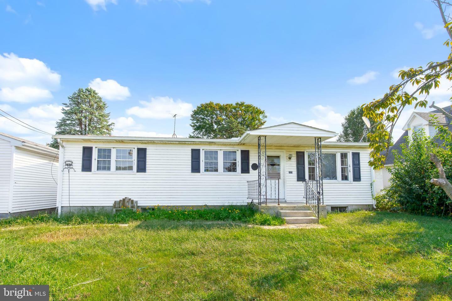 Property Photo:  305 Hollow Road  PA 17560 