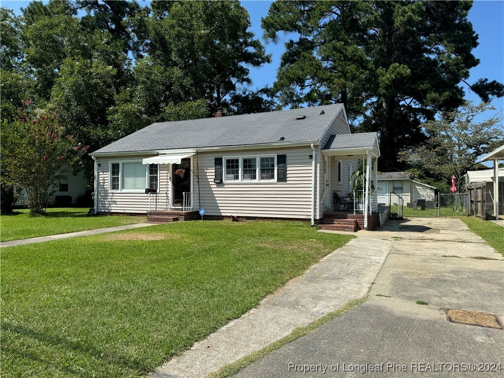 Property Photo:  1115 E 8th Street Street E  NC 28358 